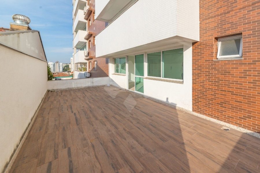 Apartamento Garden com 165m², 3 dormitórios, 3 suítes, 3 vagas no bairro Passo da Areia em Porto Alegre para Comprar