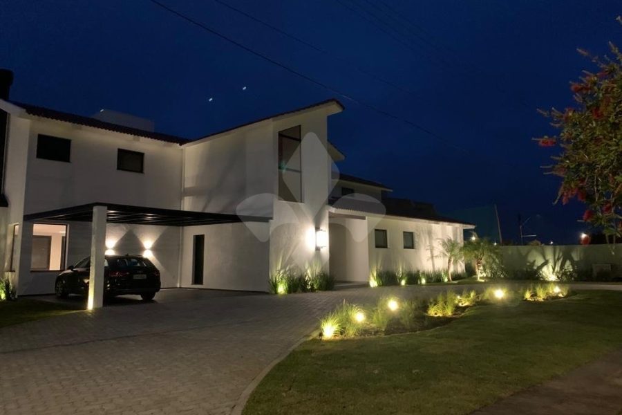 Casa com 520m², 4 dormitórios, 4 suítes no bairro Remanso em Xangri-Lá para Comprar