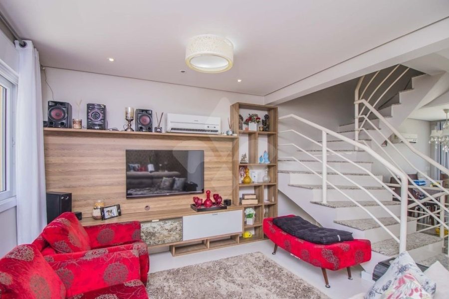Casa em Condomínio com 161m², 3 dormitórios, 1 suíte, 3 vagas no bairro Passo da Areia em Porto Alegre para Comprar