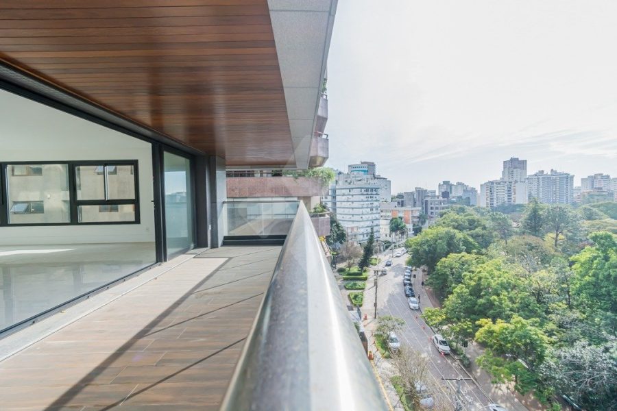 Apartamento com 256m², 3 dormitórios, 3 suítes, 4 vagas no bairro Moinhos de Vento em Porto Alegre para Comprar