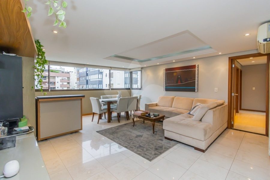 Apartamento com 97m², 3 dormitórios, 1 suíte, 2 vagas no bairro Mont Serrat em Porto Alegre para Comprar